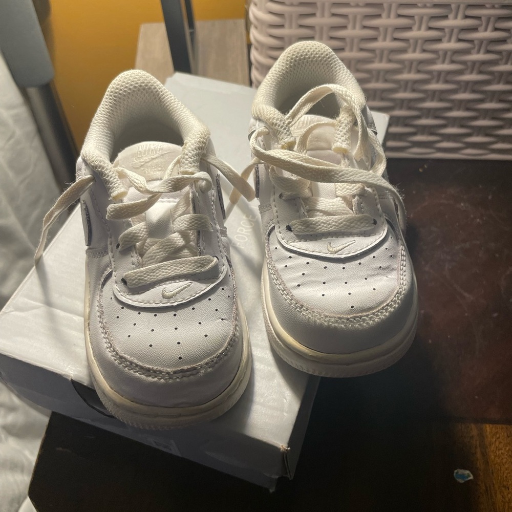 Nike white in good condition, size 6c